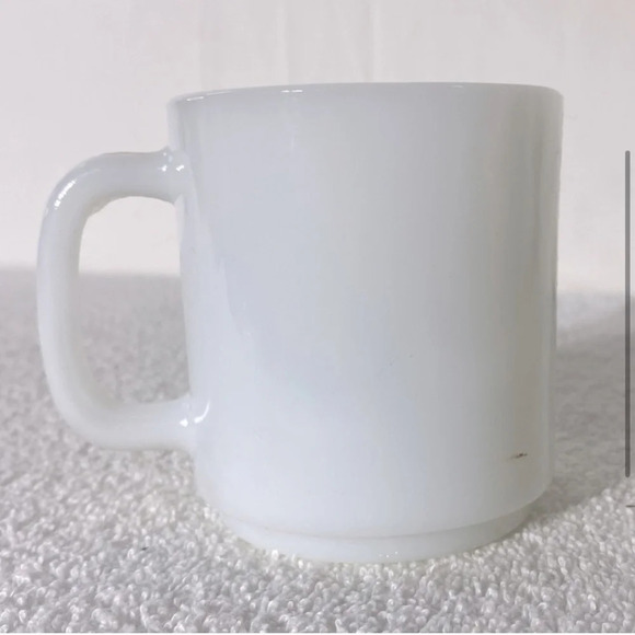 Vintage Fawcett Lake  Resort Alberta Walleye Milk Glass Mug - Picture 3 of 9